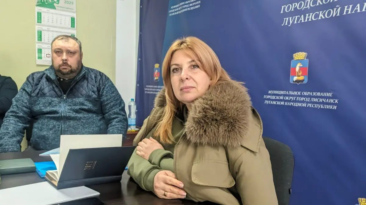 Член Общественной палаты ЛНР Виктория Тютюнникова на встрече с мэром Лисичанска Эдуардом Сахненко