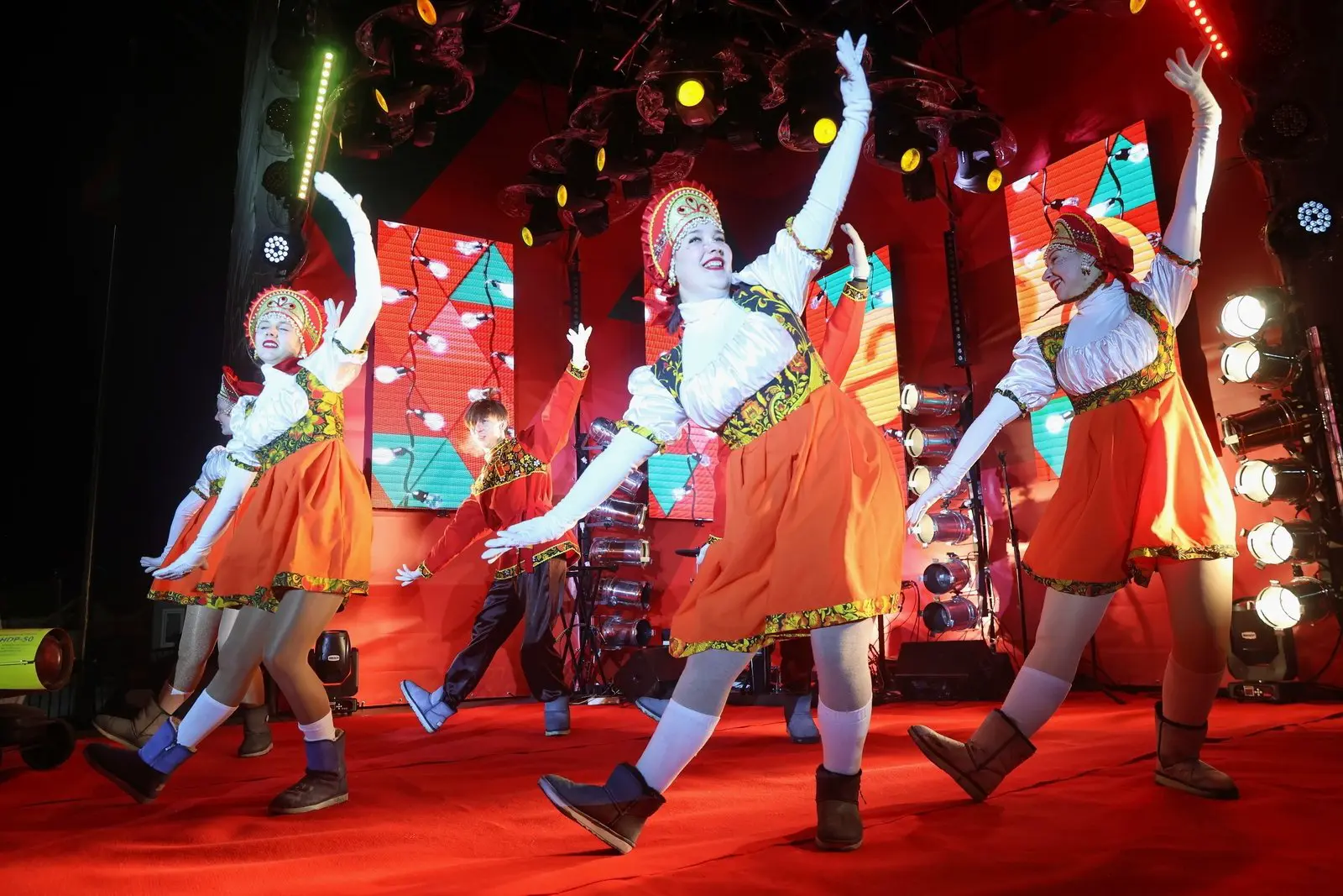 Владивосток с размахом встретил Новый год вместе с Олегом Кожемяко и Константином Шестаковым-0