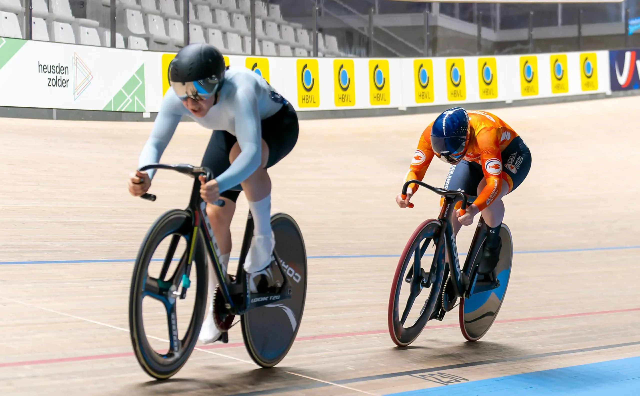 Яна Бурлакова (слева) (IMAGO / Joris Verwijst / Global Look Press)