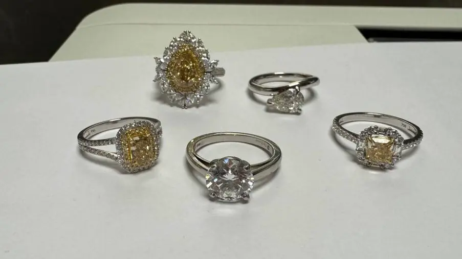 Иностранку с кольцами на 18,5 миллиона задержали в аэропорту Внуково