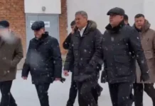 Радий Хабиров оперативно прибыл в уфимскую школу после инцидента radij habirov operativno pribyl v ufimskuyu shkolu posle inczidenta-gazetarf-ru-0