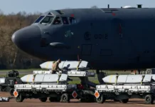 B-52 Stratofortress ВВС США: успешная посадка в Британии 52 vvs ssha uspeshnaya posadka v britanii-gazetarf-ru-0