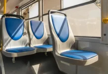 Дождь в автобусе №8 удивил пассажиров Кемерово dozhd v avtobuse 8 udivil passazhirov kemerovo-gazetarf-ru-0