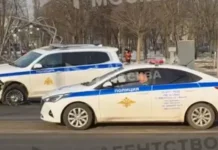 ДТП без пострадавших на Алтуфьевском шоссе: иномарка и полиция dtp bez postradavshih na altufevskom shosse inomarka i policziya-gazetarf-ru-0