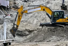 ГУ МВД Москвы оперативно нашло экскаватор-погрузчик на Каширском шоссе gu mvd moskvy operativno nashlo ekskavatorpogruzchik na kashirskom shosse-gazetarf-ru-0