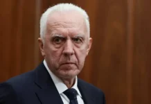 Гуцан ВОЗМУЩЕН! Безногому ветерану СВО предложили дворника при Путине guczan vozmushhen beznogomu veteranu svo predlozhili dvornika pri putine-gazetarf-ru-0