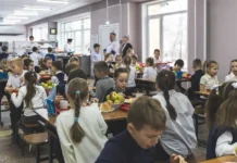 Милица Щипун и Елена Новицкая проверили питание в школах Владивостока milicza shhipun i elena noviczkaya proverili pitanie v shkolah vladivostoka-gazetarf-ru-0