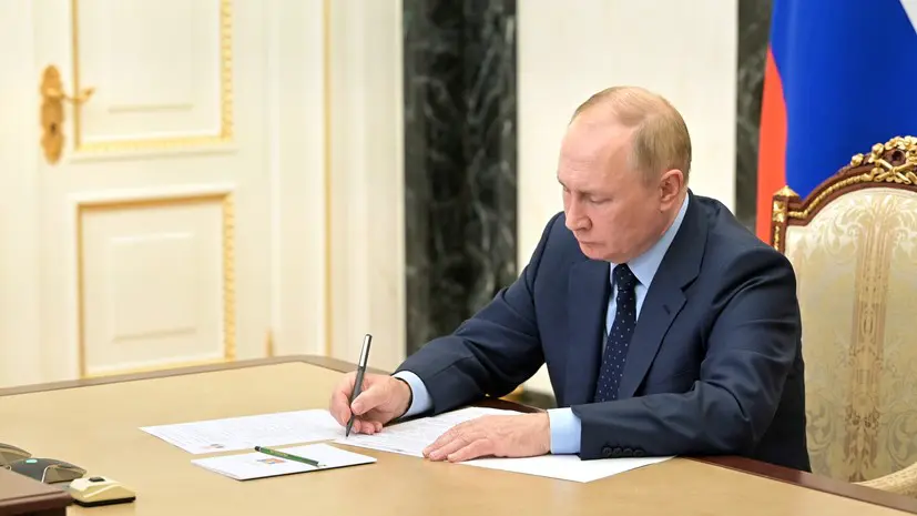 «На встрече с президентом поднимался вопрос»: глава СПЧ сообщил о помиловании Путиным 23 женщин