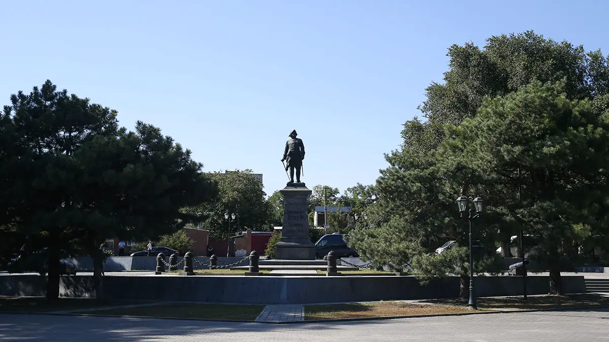 Режим ЧС ввели в границах поврежденных зданий в Таганроге после атаки ВСУ
