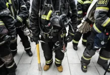 evakuacziya lyudej iz stroyashhegosya doma v moskve pri pozhare proshla uspeshno-gazetarf-ru-0