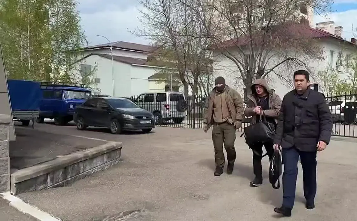 Ратмир Мавлиев (в центре) (СК России)