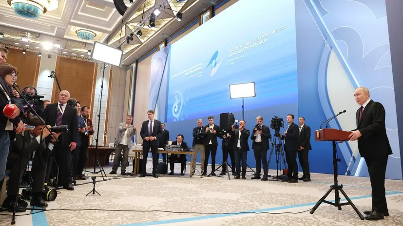 Путин: в Европе была положительная реакция на идею Шрёдера как переговорщика