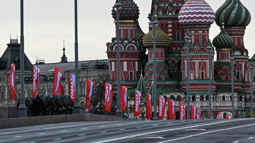 Зеленский заявил, что «не рекомендует» иностранцам быть в Москве 9 мая