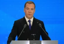medvedev v erevane vidit pozitiv v ispolzovanii yazykov-gazetarf-ru-0