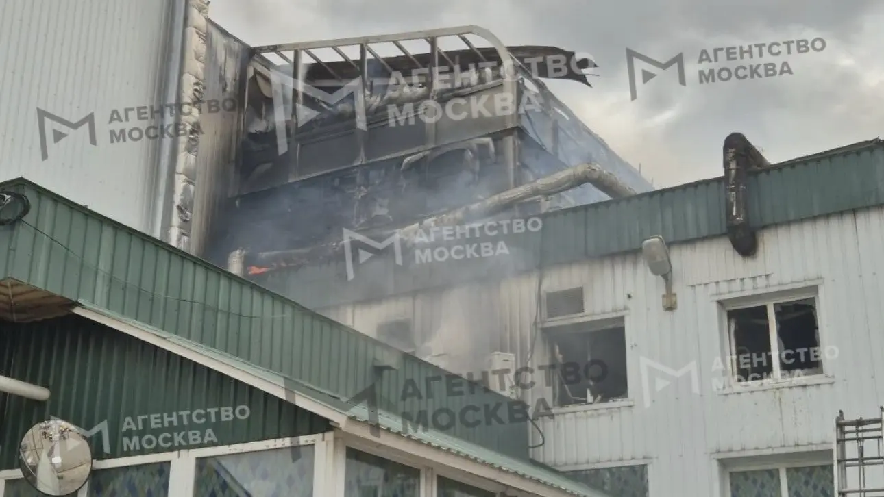 Площадь пожара в хостеле на востоке Москвы увеличилась до 300 «квадратов»
