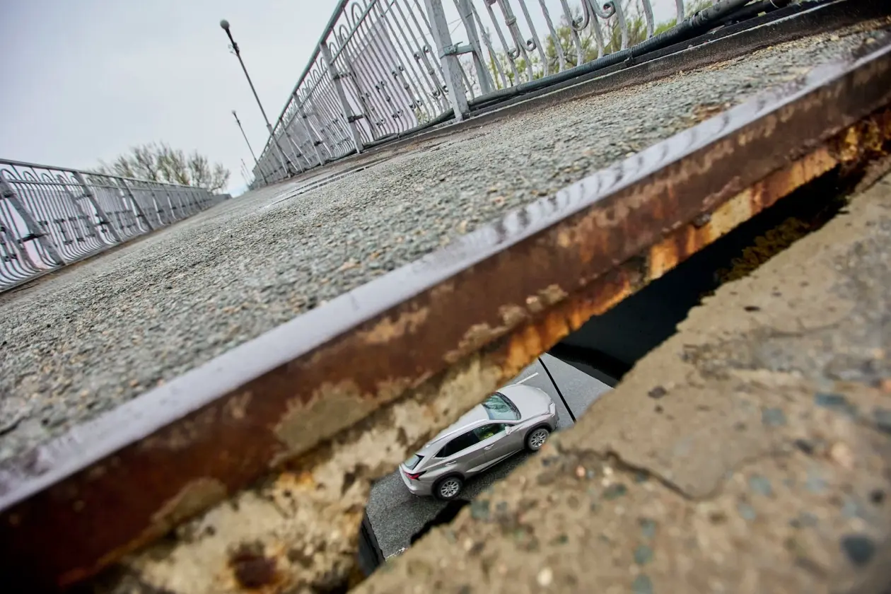 Воздушный переход в районе остановки железнодорожного транспорта &quotМоргородок&quot Дмитрий Осипчук, ИА PrimaMedia