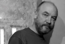 Ян Бедерман и Александр Солопов почтили память актёра и режиссёра yan bederman i aleksandr solopov pochtili pamyat aktyora i rezhissyora-gazetarf-ru-0