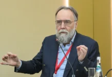 dugin i milonov na pmef obsudili frikshnmaksing-gazetarf-ru-0