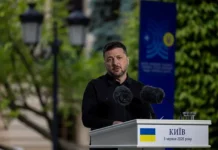 polsha mozhet lishit zelenskogo nagrady a mussolini ee sohranyaet-gazetarf-ru-0
