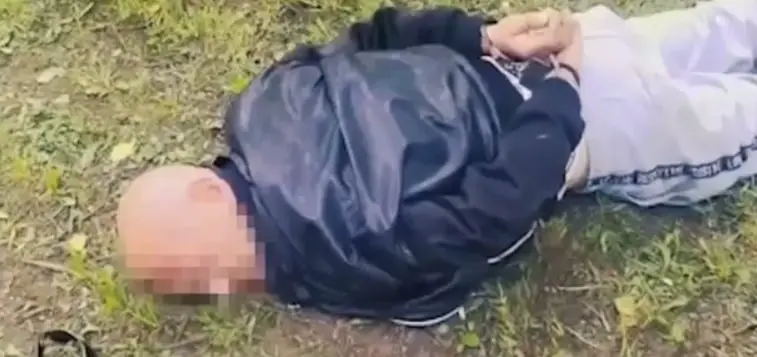 Пьяный мужчина с ножом и пистолетом разгуливал по улицам в Зеленограде