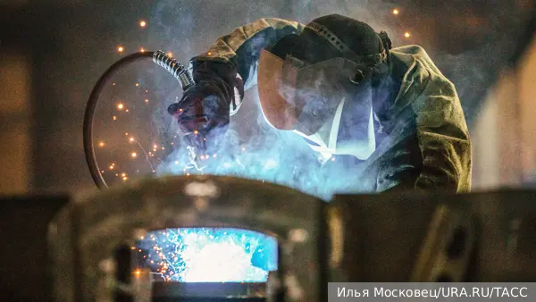 Названа самая высокооплачиваемая рабочая профессия в России
