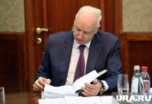 Проверка инцидента в школе Первоуральска: подросток пострадал при съемке видео Глава СК РФ Александр Бастрыкин. stock