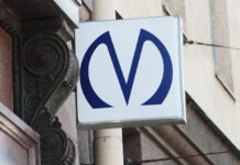 Оперативная помощь ребенку после происшествия на эскалаторе метро Санкт-Петербурга ФСБ проводит обыск в метрополитене Санкт-Петербурга