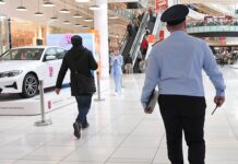 Паника в торговом центре: фейерверк в МФЦ спровоцировал массовую эвакуацию 0b42022a-75f9-4885-aeae-40833de8e6da-67ba0124