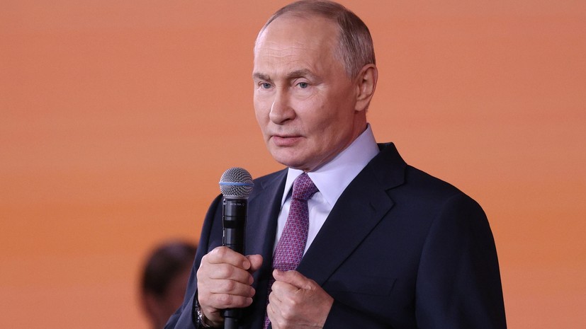 Путин отметил важность сохранения связи с семьями у вывезенных из зоны СВО детей