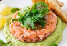 Тартар из лосося с муссом из авокадо: изысканная закуска для особого случая 2e9f1f6a-bc4a-4987-be1f-5dc58161fbf8-67c6866a