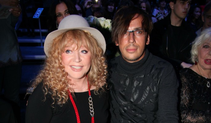 Не улетела с мужем: Пугачеву без парика заметили в израильском магазине