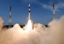 Индия успешно запустила космические аппараты для отработки стыковки на орбите Polar Satellite Launch Vehicle