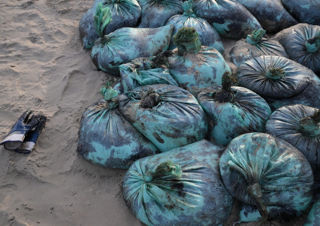 Вскрылись проблемы с документами у владельца потерпевших крушение танкеров