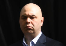 Новый поворот в истории семьи Жириновского: смена фамилии внебрачным сыном 8d327dfc-1290-417d-8726-406acf8bca51-67a37bdc