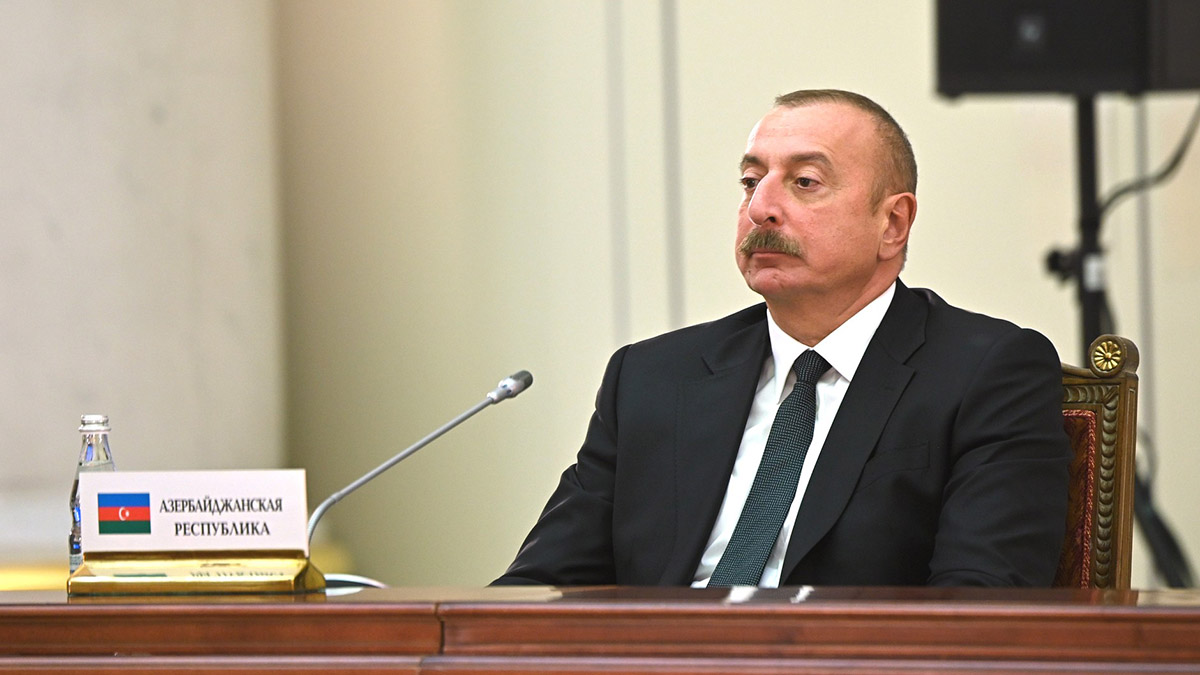 Алиев потребовал от Москвы признать вину в крушении самолета под Актау