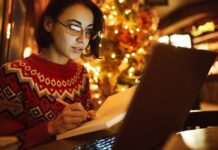 В декабре миллионы россиян жалуются на сильную усталость и стресс. Как пережить предновогодний коллапс и не выдохнуться? 9f27485f-f8ec-4be8-9b23-15c70a06fa96-67b7cf4f