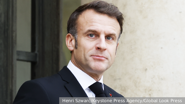 Макрон принял отставку правительства Франции