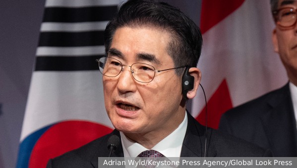 Экс-глава минобороны арестован в Южной Корее