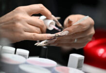 У салонов опустились руки: шокирующая правда о массовом закрытии бьюти-бизнеса d59bd03e-de9b-4797-b04f-38967623ba1c-67be037e