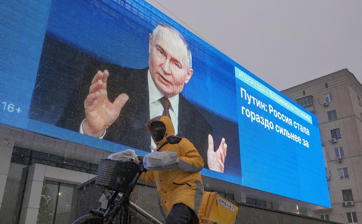 Владимир Путин во время программы  Итоги года  в Гостином дворе в Москве (Шамиль Жуматов / Reuters)