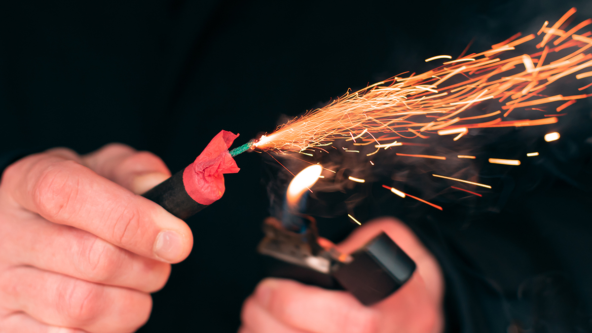 СК предъявил обвинение женщине, которая продала подростку петарду в Подмосковье