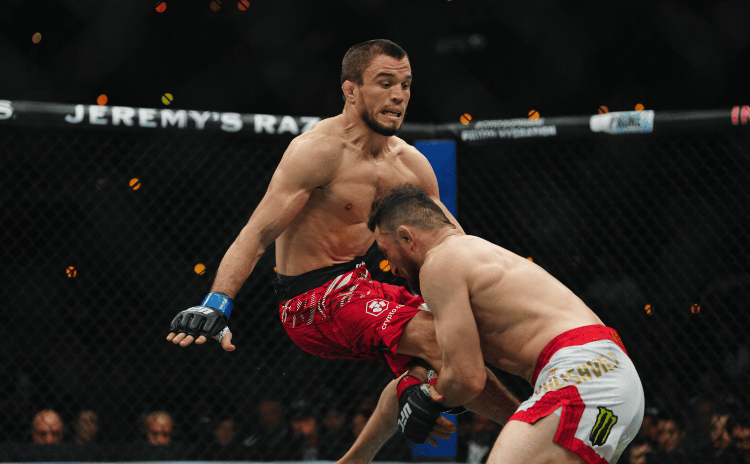 Умар Нурмагомедов и Мераб Двалишвили (Louis Grasse / Global look press)