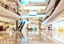 Оперативное решение вопроса с реконструкцией торгового центра в Щербинке AbstractBlurredOfDepartmentStoreOrShoppingCenterMall
