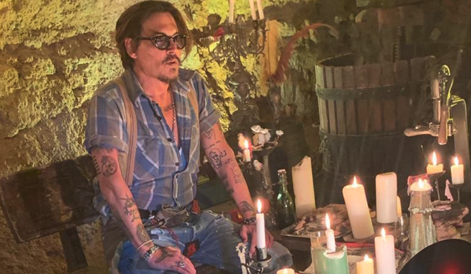 Вскрылась сенсационная связь Джонни Деппа и покойной королевы Елизаветы II