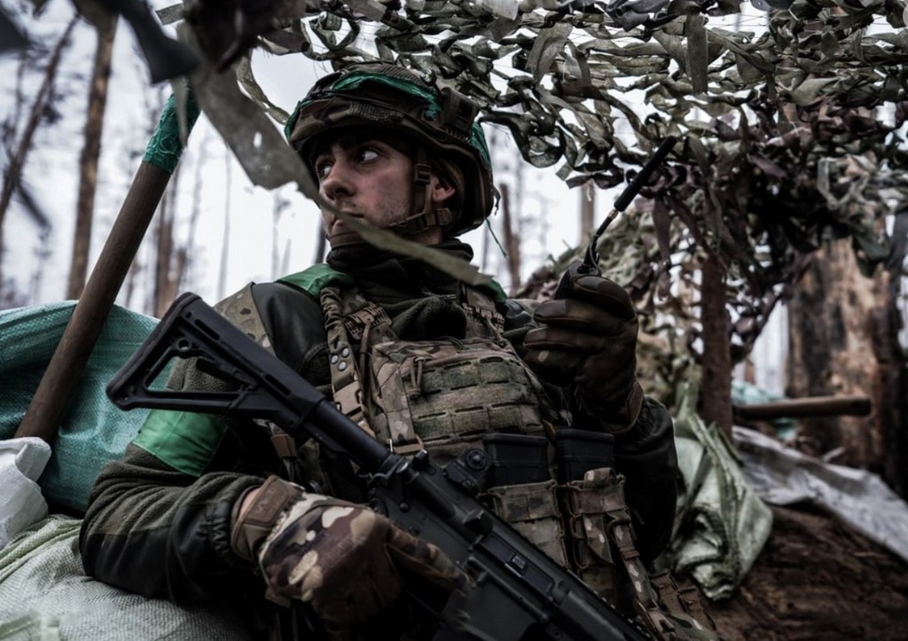 Бойцы ВСУ обирали тела погибших товарищей под Курском