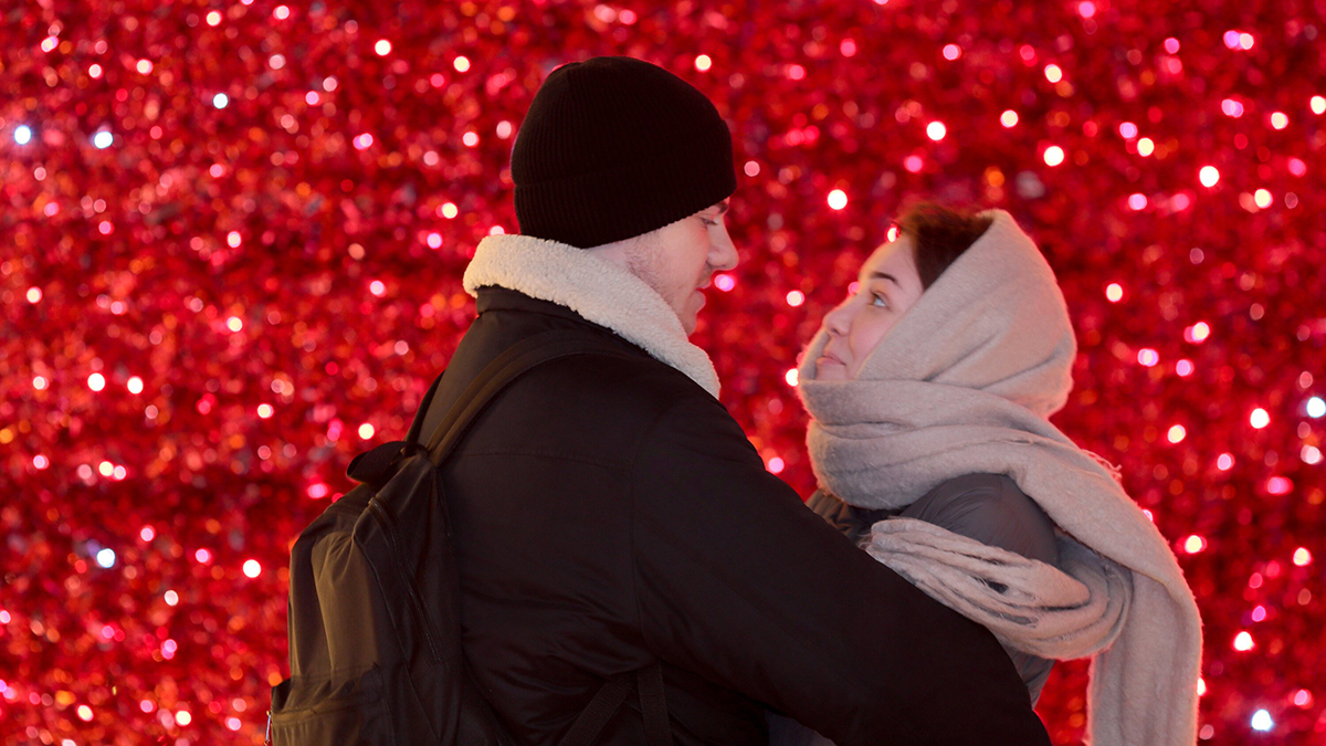 Психотерапевт Барац рассказал, существует ли любовь с первого взгляда