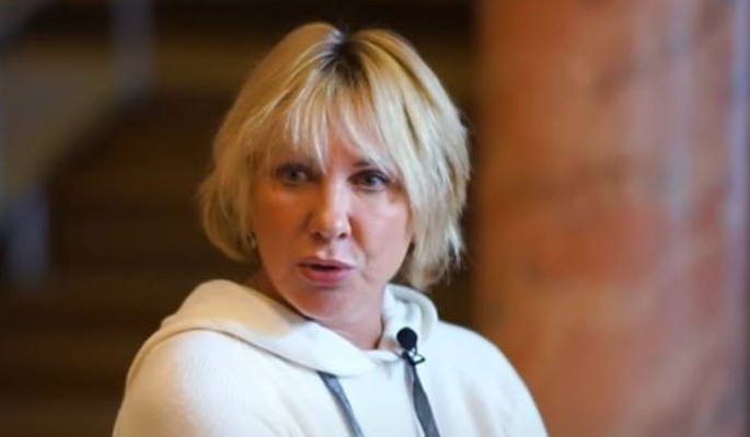 Лицо сжегшего кожу сына Елены Яковлевой сильно изменилось