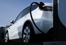 Новые особенности страхования электромобилей Tesla в США a5541e3b-2c39-4d30-b3e3-d9049accf3f4-67e3f2fd