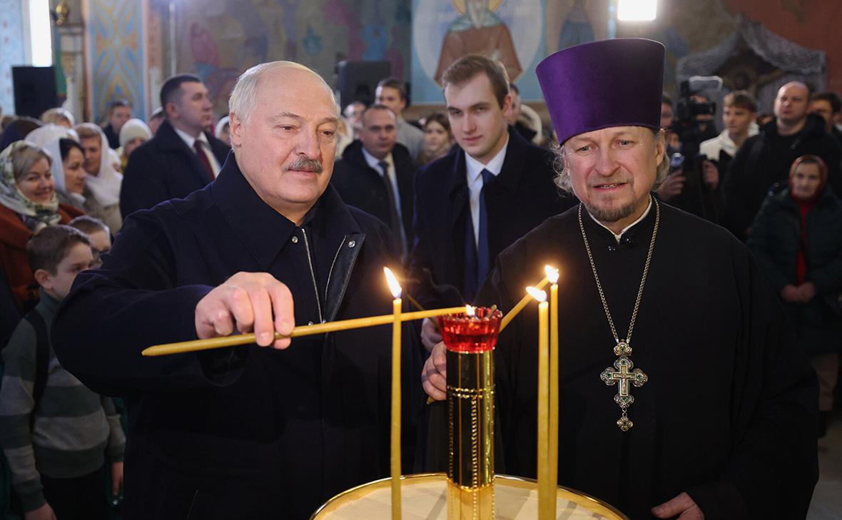 Александр Лукашенко (слева) (пресс-служба Президента Республики Беларусь)