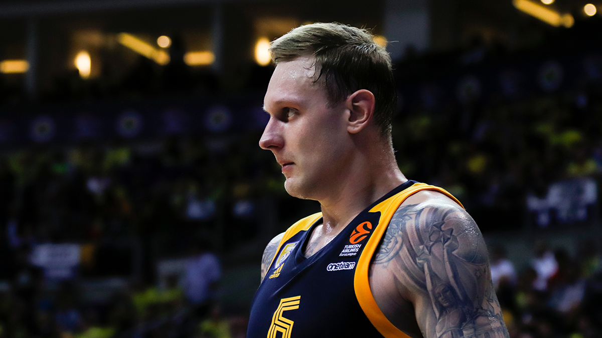 Друзья Яниса Тиммы рассказали, что его самоубийство могло быть подстроено